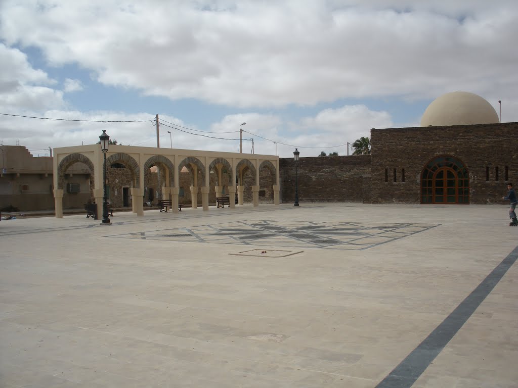مدينة السمارة صدى الصحراء و النقوش الصخرية القديمة
