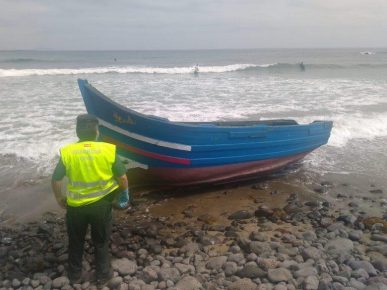 بالفيديو:قوارب مهاجرين سريين تصل الى الكناري