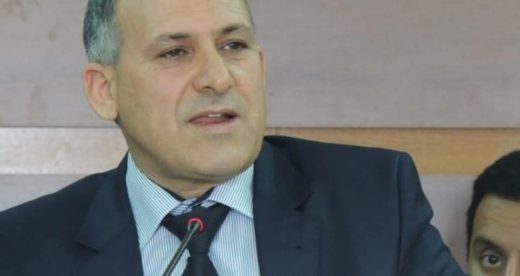 بعد العيون مراكب الصيد تصل الى سيدي افني والعامل صدقي يتدخل