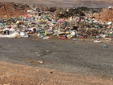 حشومة: هكذا تخلصت شاحنة جماعة من أزبالها بإفني!!!