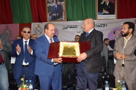 العيون: الاتحاد العام للشغالين يبسط أسباب الانسحاب من الحوار الاجتماعي ويدعو لتنزيل الحكم الذاتي والتكريس لجهوية مناصب الشغل