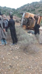سائق شاحنة ينجو باعجوبة في حادثة سير قرب تيوغزة