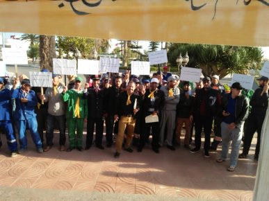 وقفة احتجاجية لموظفي واعوان بلدية سيدي افني