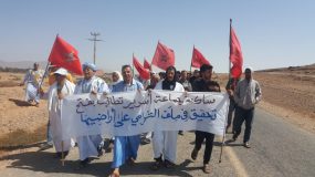 سكان منطقة اسرير يستنكرون الترامي على أراضيهم في مسيرة إحتجاجية