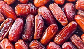 فوائد التمر على الريق في رمضان وعلاج الإمساك.. وقيمته الغذائية