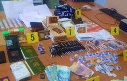 أكادير : إلقاء القبض على متورطين في ترويج أجهزة مخصصة للغش في الامتحانات