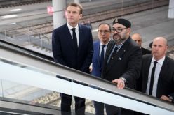Moroccan King Mohammed VI (R) and French President Emmanuel Macron (L) stand on an escalator after inaugurating a high-speed line at Rabat train station on November 15, 2018. - French President Emmanuel Macron will visit Morocco on November 15 to take part in the inauguration of a high-speed railway line that boasts the fastest journey times in Africa or the Arab world. (Photo by CHRISTOPHE ARCHAMBAULT / POOL / AFP)