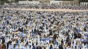 بالصور: هكذا أدى الالاف من سكان جهة كلميم واد نون صلاة عيد الأضحى