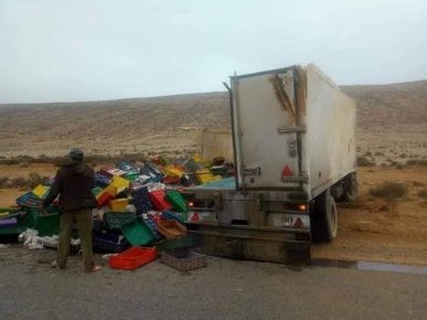 إنقلاب شاحنة قرب من جماعة رأس اومليل محملة بالاسماك والرخويات.