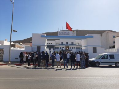 سيدي افني :الأساتذة المفروض عليهم التعاقد يعودون الى الاضراب