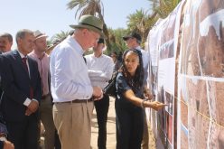 بالصور…أمير بريطاني يزور مخازن جماعية بإقليم طاطا