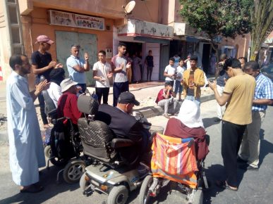 وقفة إحتجاجية لذوي الإحتياجات الخاصة بمدينة لعيون