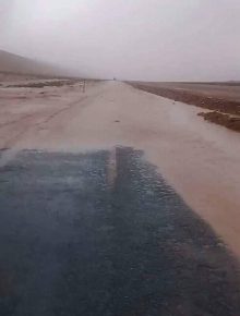 الطريق بين طانطان و كلميم مقطوعة عند نقطة جماعة رأس اومليل