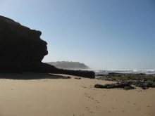 أيها المارون بلا أثر…