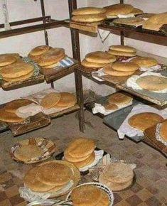 فران الحي رائحة شهية ولذة لا تقاوم.