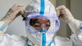 وفاة مكتشف “كورونا” بالصين بعد إصابته بالفيروس