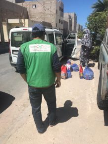 جمعية طيبة بالداخلة توزع مواد غذائية على 850 أسرة
