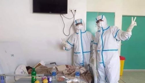 “زياد” أصغر طفل مصاب بكورونا ينتصر على المرض ويغادر المستشفى في اتجاه فندق لاستكمال فترة الحظر الصحي