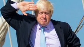 “مدين لكم بحياتي”رئيس الوزراء البريطاني للأطر الصحية