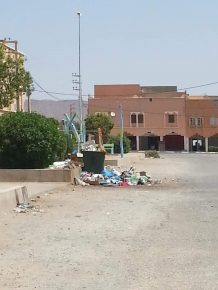 تراكم الازبال بشوارع بويزكارن يثير استياء الساكنة