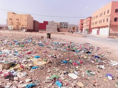 بويزكارن تغرق تحت الازبال وسط غضب الساكنة