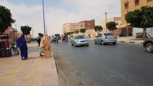 معاناة مواطنين من كثرة الانتظار لساعات لسيارة الاجرة