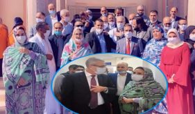 النائبة البرلمانية أهل تكرور تطرح عدة ملفات بين يدي وزير العدل خلال زيارته لجهة الداخلة.