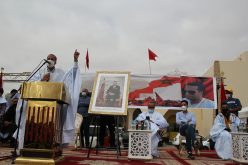 في لقاء تواصلي حاشد بالعيون… المستشار البرلماني الرزمة :باب التوبة مفتوح لاخواننا بمخيمات تندوف للعودة الى الوطن