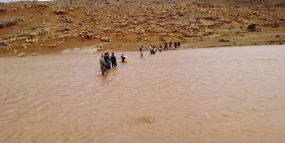 كلميم : تلاميذ دوار قصبة إدموسى عالقين على ظهر الواد .