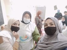 كلميم .. مبادرة إنسانية من جمعية الفردوس بتقديم وجبات الافطار للاطقم الصحية بمركز التلقيح .