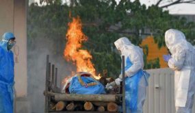 10 صور توثق «آلام الهند».. كورونا يحصد الأرواح وحرق الجثث في كل مكان