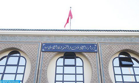 عدم إقامة صلاة عيد الفطر سواء في المصليات أو المساجد