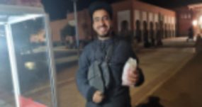 شاب بكلميم يختار بيع “الفشار” لمساعدة صديقه على إجراء عملية جراحية تتطلب 30 مليون سنتيم