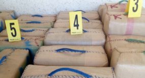 العيون.. الأمن يضع يده على شبكة للتهريب الدولي للمخدرات ويحجز نصف طن من الشيرا