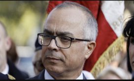 مشكلة الأحرار…