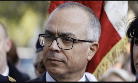 مشكلة الأحرار…