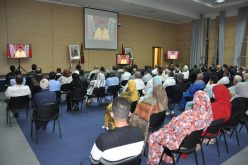 سيدي إفني: عامل الإقليم يترأس حفل الإنصات للخطاب الملكي السامي بمناسبة الاحتفال بالذكرى الثالثة والعشرين لعيد العرش المجيد