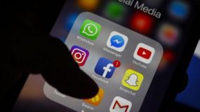 تقرير: المغاربة يقضون 3 ساعات ونصف يوميا في تصفح مواقع التواصل الاجتماعي