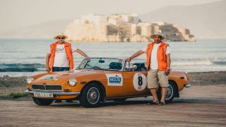 “عابد بيتاس” يفوز بلقب الدورة السابعة من رالي السيارات العتيقة الألف واحة.