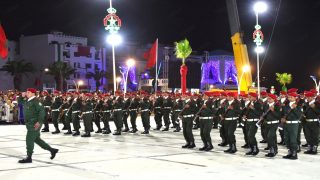 أضاء كورنيش المضيق واستحضر رمزية العرش.. الطواف بالمشاعل يبهر الجمهور بعرض وطني مميز