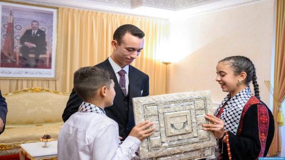 ولي العهد الأمير مولاي الحسن يستقبل الأطفال المقدسيين المشاركين في مخيم بيت مال القدس الشريف بتطوان