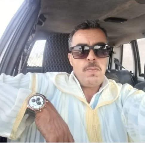 الضجيج الإعلامي لا يصنع شخصية حقيقية بل يضخمها حتى تغدو هشة وقابلة للانفجار