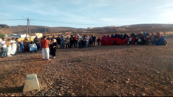 احتجاجات بحاسي الكاح بإفركط بسبب انقطاع الاتصالات وتعثر أشغال المستوصف… ورئيس الجماعة يوضح